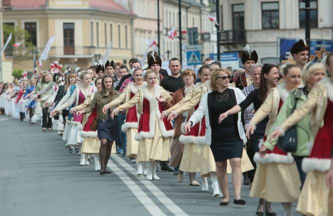 Obchody 3 Maja w Lublinie. Mieszkańcy zatańczyli poloneza