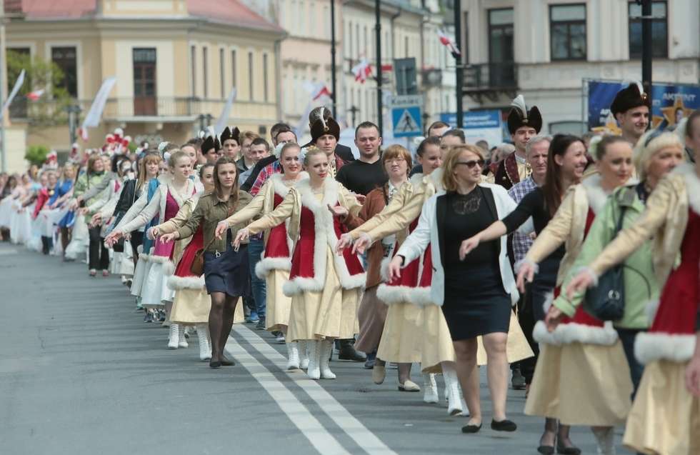 Obchody 3 Maja w Lublinie. Mieszkańcy zatańczyli poloneza (zdjęcie 2) - Autor: Wojciech Nieśpiałowski