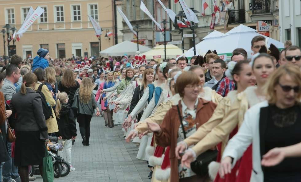  Obchody 3 Maja w Lublinie. Mieszkańcy zatańczyli poloneza (zdjęcie 9) - Autor: Wojciech Nieśpiałowski