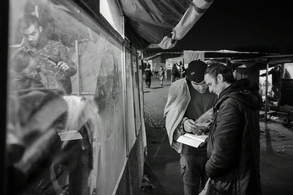  <p><strong></strong>Jedno ze zdjęć z fotoreportażu Jacka Szydłowskiego z obozowiska migrant&oacute;w na przedmieściach Calais we Francji.</p>