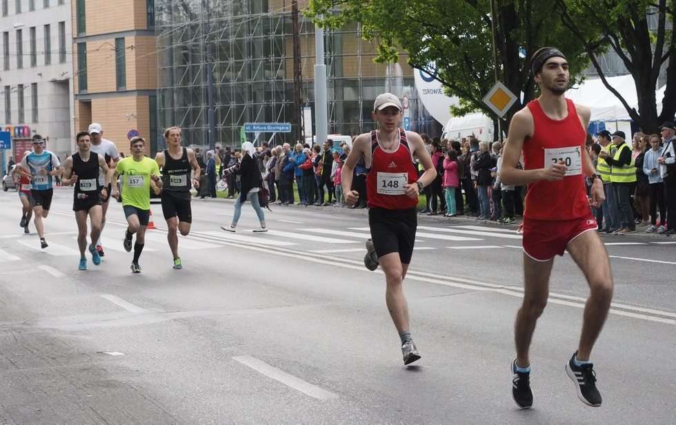  Maraton Lubelski i  4. Wielki Bieg Rodzinny Bon appetit (zdjęcie 42) - Autor: Wojciech Nieśpiałowski
