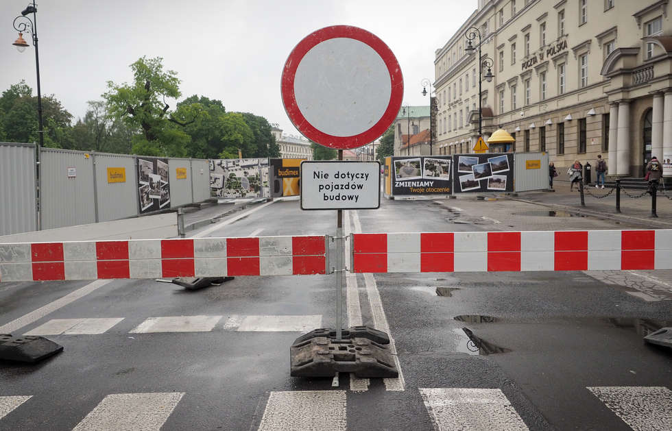  Krakowskie Przedmieście zamknięte dla ruchu (zdjęcie 1) - Autor: Wojciech Nieśpiałowski