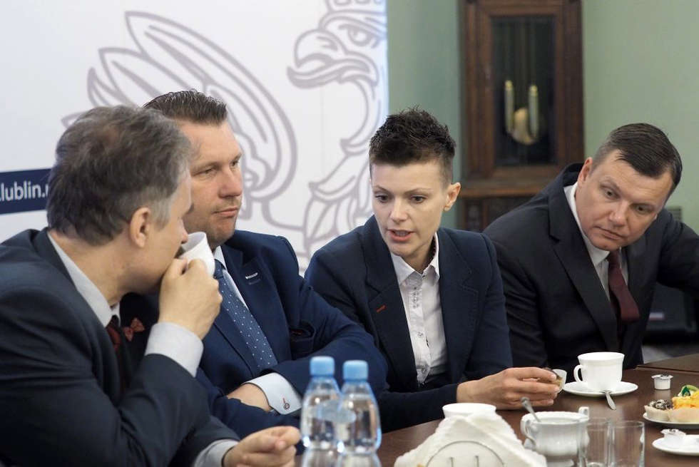  Spotkanie zawodniczek MKS Selgros Lublin z wojewodą lubelskim (zdjęcie 6) - Autor: Wojciech Nieśpiałowski