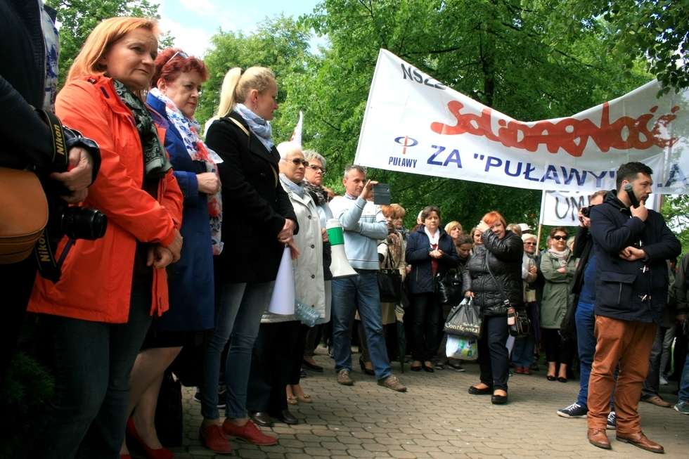  Protest w sprawie szpitala w Puławach (zdjęcie 4) - Autor: Radosław Szczęch