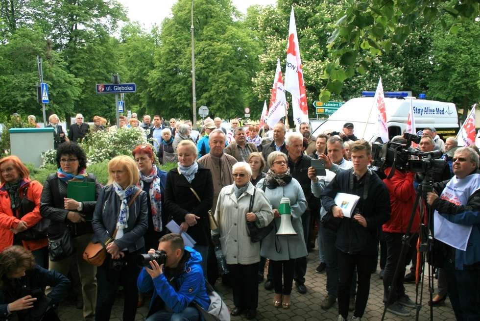  Protest w sprawie szpitala w Puławach (zdjęcie 8) - Autor: Radosław Szczęch