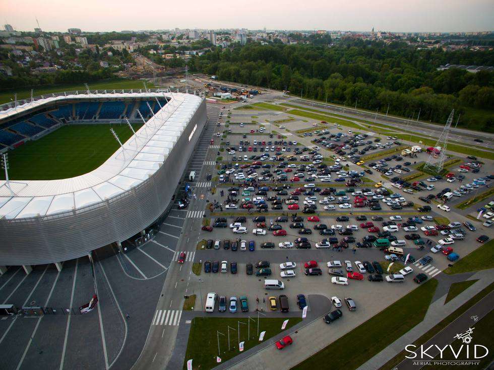  Kino samochodowe przy Arenie Lublin z lotu drona (zdjęcie 7) - Autor: Skyvid
