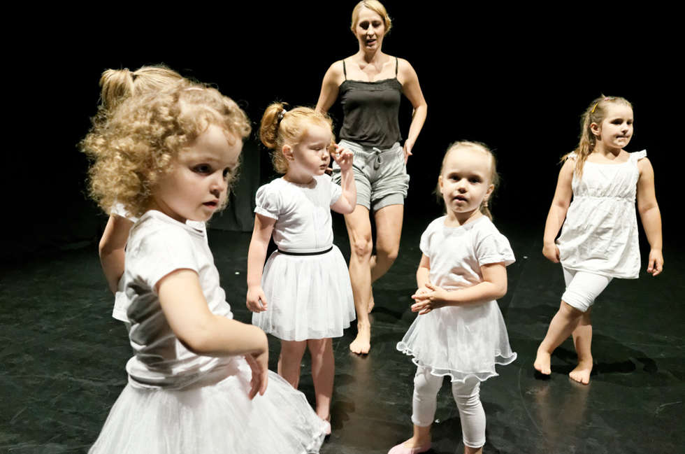  Taniec współczesny dzieci (zdjęcie 7) - Autor: Michał Patroń
