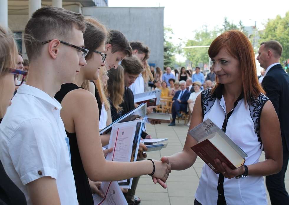  Uroczystość zakończenia roku szkolnego w I LO im. ks. A.J. Czartoryskiego (zdjęcie 13) - Autor: Radosław Szczęch