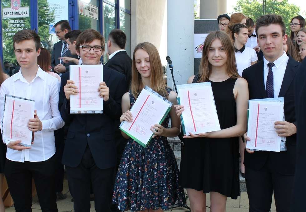  Uroczystość zakończenia roku szkolnego w I LO im. ks. A.J. Czartoryskiego (zdjęcie 18) - Autor: Radosław Szczęch