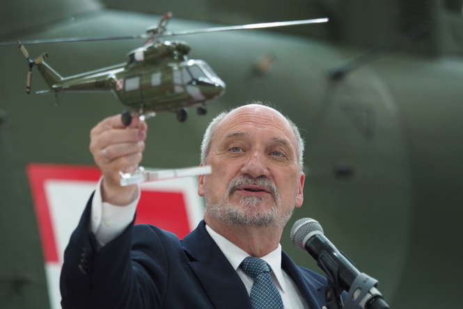 Minister Antoni Macierewicz w PZL Świdnik - Autor: Maciej Kaczanowski