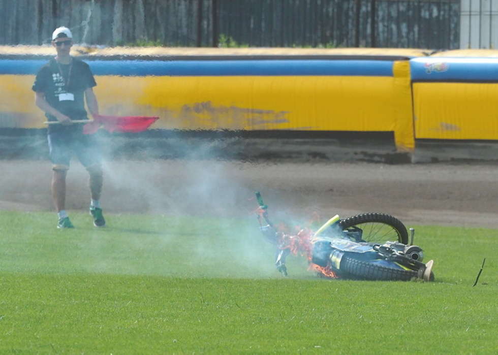 Pożar motocykla podczas Turnieju Zaplecza Kadry Juniorów w Lublinie  (zdjęcie 3) - Autor: Maciej Kaczanowski