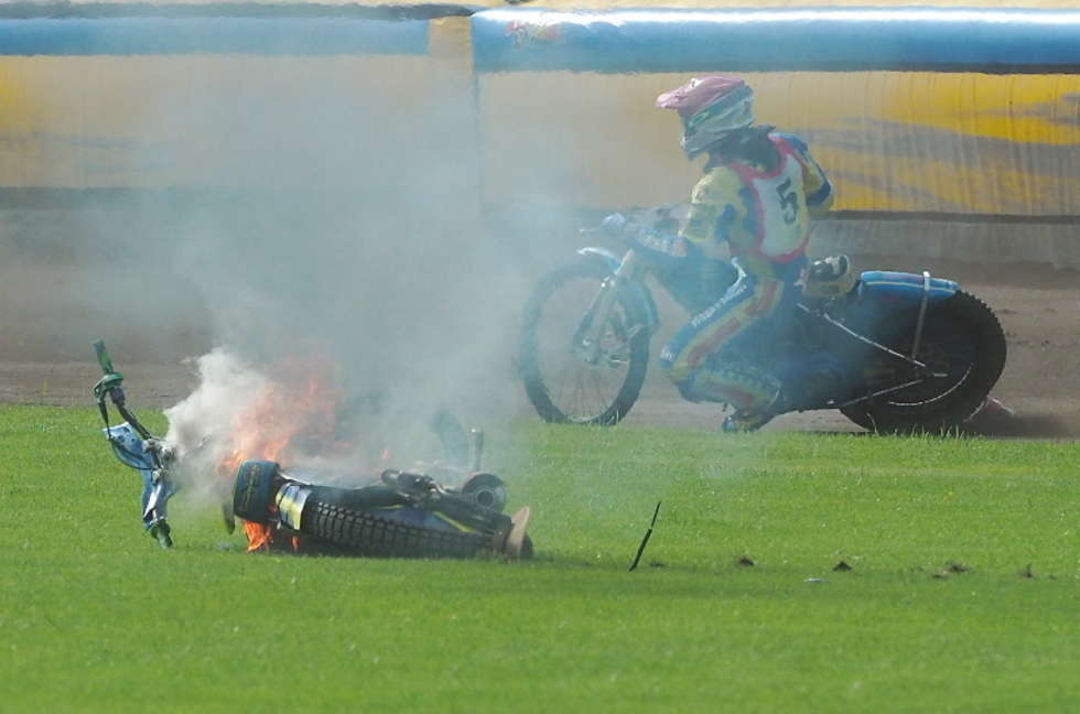  Pożar motocykla podczas Turnieju Zaplecza Kadry Juniorów w Lublinie  (zdjęcie 4) - Autor: Maciej Kaczanowski