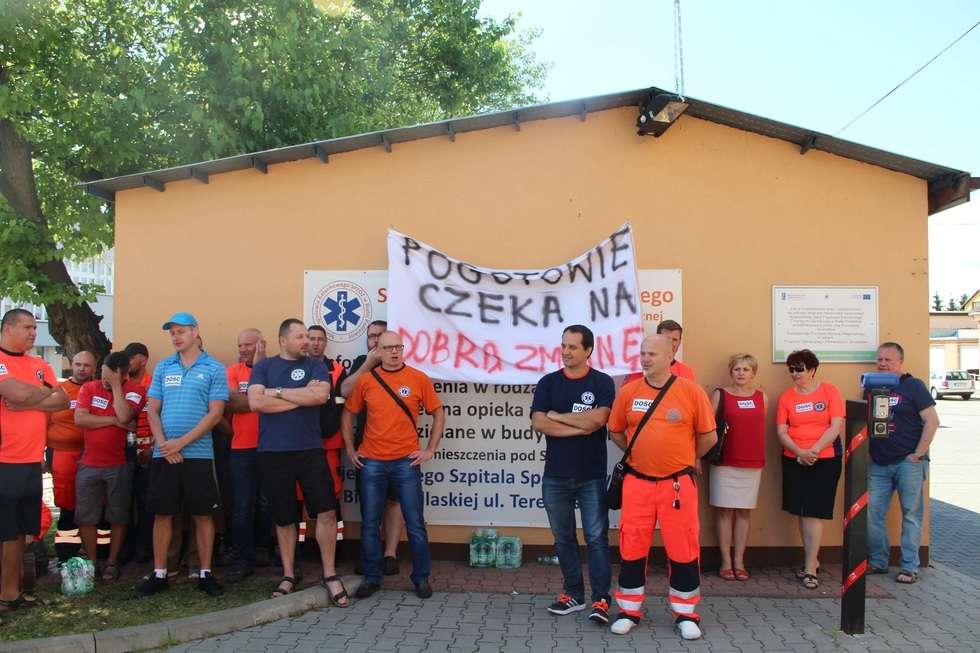  Protest ratowników z pogotowia w Białej Podlaskiej (zdjęcie 3) - Autor: Ewelina Burda