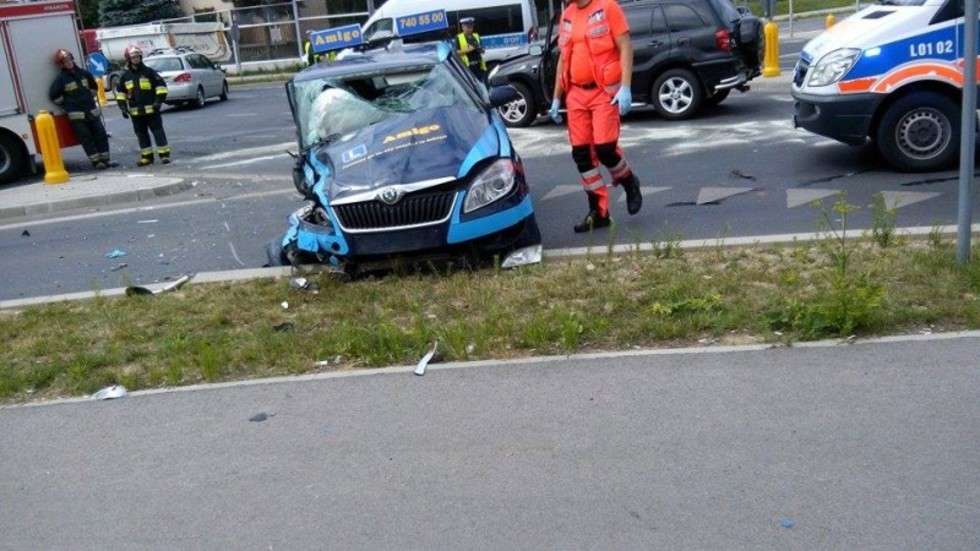  Wypadek na skrzyżowaniu ul. Koncertowej i Zelwerowicza (zdjęcie 2) - Autor: Wiesław / Alarm 24