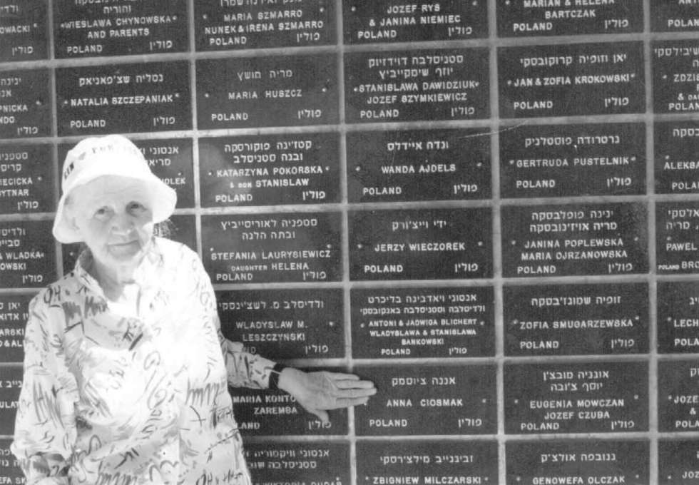  <p>Anna Buszko w Yad Vashem</p>
<p>&nbsp;</p>