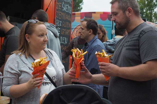 Zjazd food trucków w Lublinie przy ul. Bernardyńskiej 15 na terenie klubu Radość