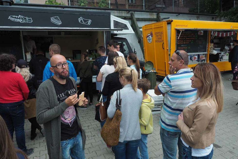  Zjazd food trucków w Lublinie przy ul. Bernardyńskiej 15 na terenie klubu Radość (zdjęcie 1) - Autor: Maciej Kaczanowski