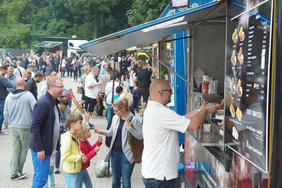  Zjazd food trucków w Lublinie przy ul. Bernardyńskiej 15 na terenie klubu Radość (zdjęcie 4) - Autor: Maciej Kaczanowski
