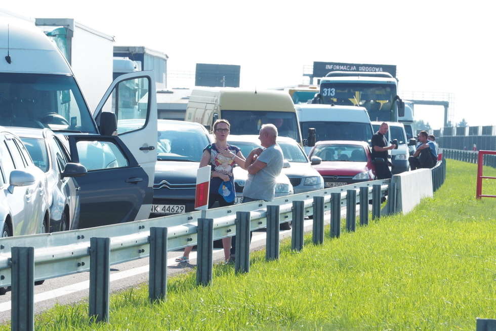  Tragiczny wypadek na obwodnicy Lublina. Zginęło 5 osób. Bus wjechał w ciężarówkę  (zdjęcie 3) - Autor: Maciej Kaczanowski