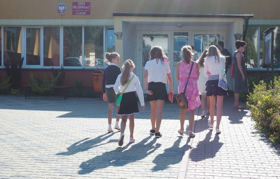  Początek roku szkolnego w Lublinie (zdjęcie 35) - Autor: Maciej Kaczanowski
