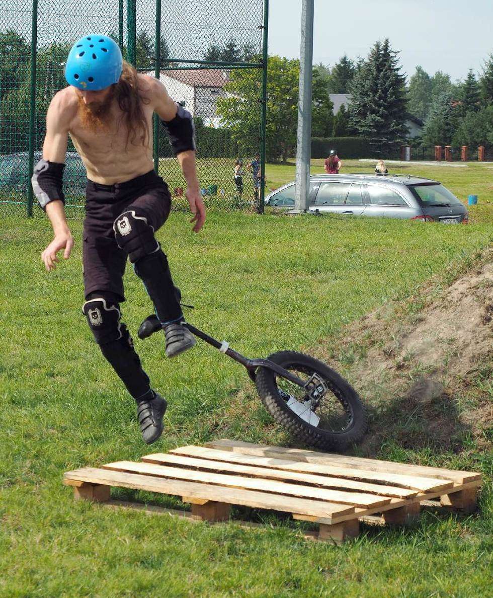  Zawody monocyklowe w skateparku w Niemcach (zdjęcie 16) - Autor: Maciej Kaczanowski