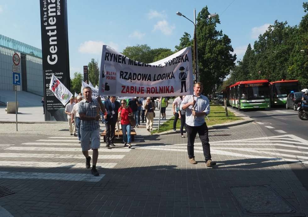  Protest producentów mleka (zdjęcie 17) - Autor: Wojciech Nieśpiałowski