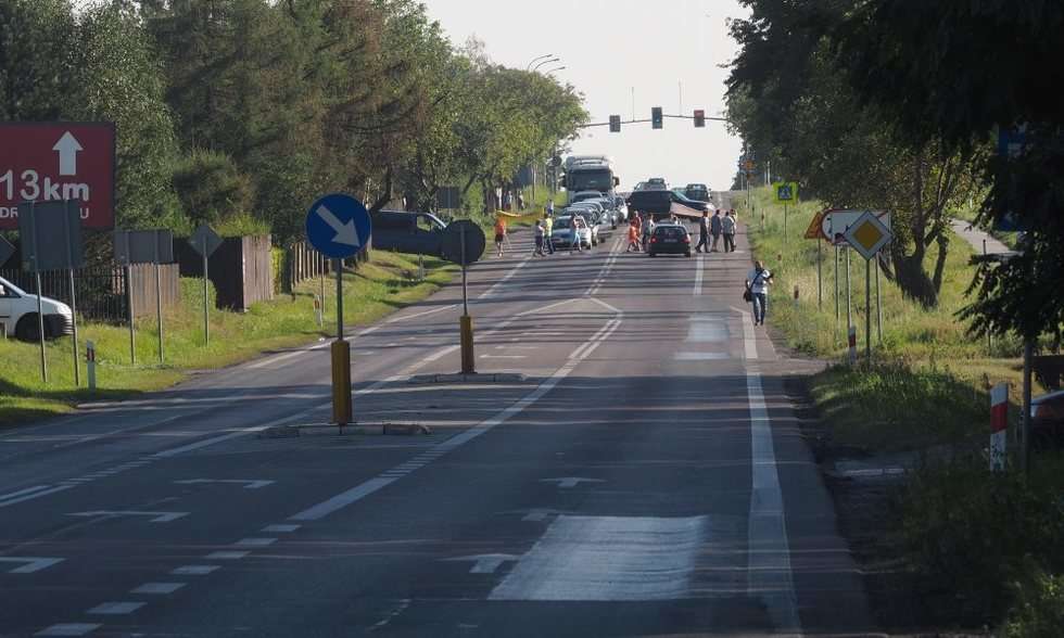  Blokada drogi w Niemcach (zdjęcie 15) - Autor: Wojciech Nieśpiałowski