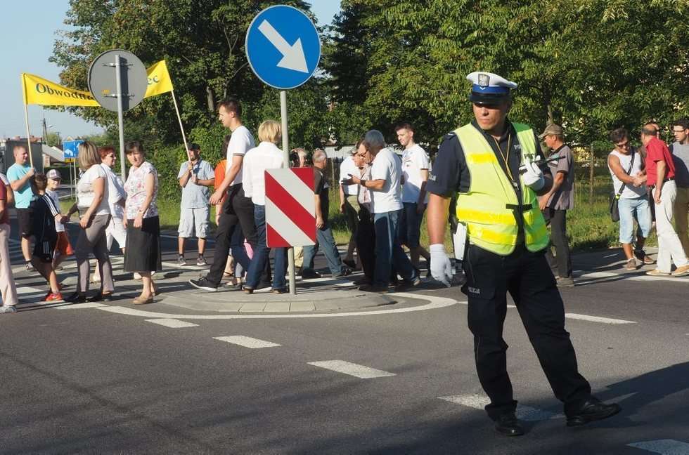  Blokada drogi w Niemcach (zdjęcie 18) - Autor: Wojciech Nieśpiałowski