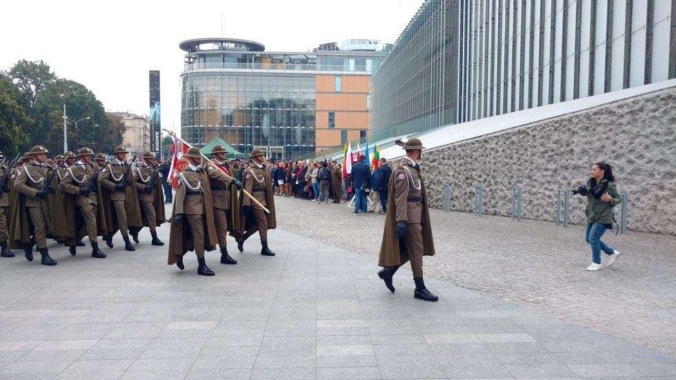  Uroczystości wojskowe na placu Teatralnym w Lublinie (zdjęcie 10) - Autor: UM Lublin