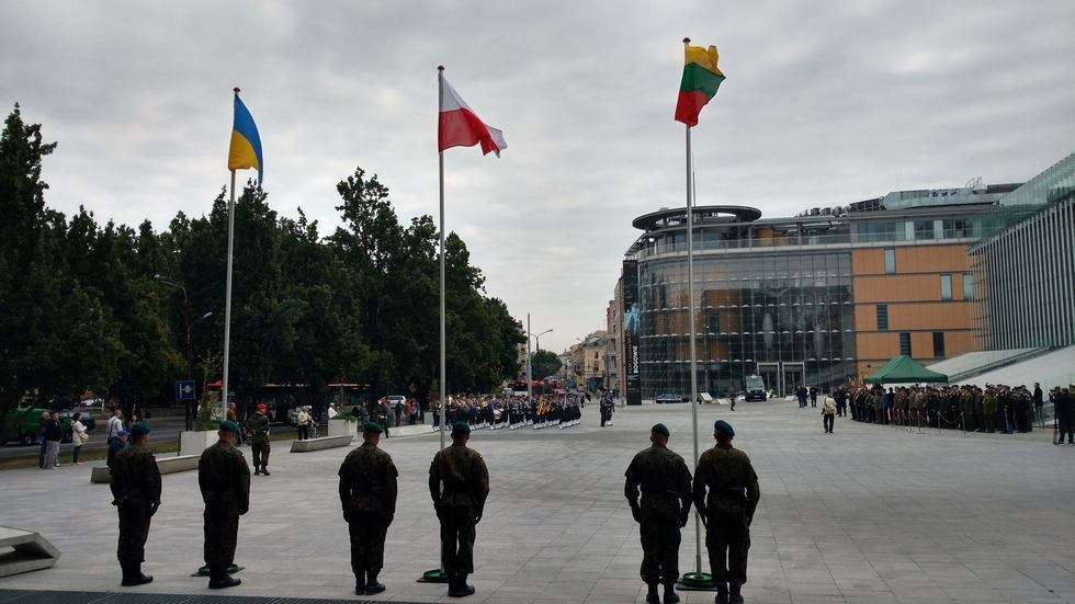  Uroczystości wojskowe na placu Teatralnym w Lublinie (zdjęcie 6) - Autor: UM Lublin