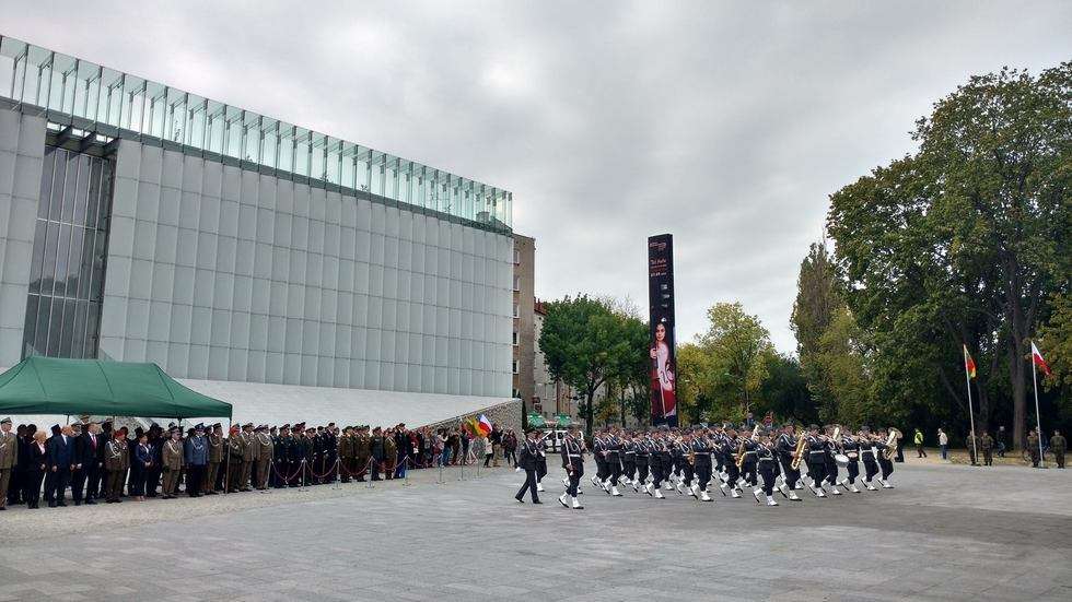  Uroczystości wojskowe na placu Teatralnym w Lublinie (zdjęcie 4) - Autor: UM Lublin