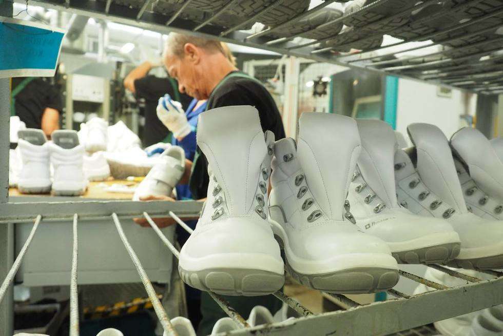  Specjalna Strefa Ekonomiczna: otwarcie fabryki obuwia Protektor SA (zdjęcie 3) - Autor: Maciej Kaczanowski