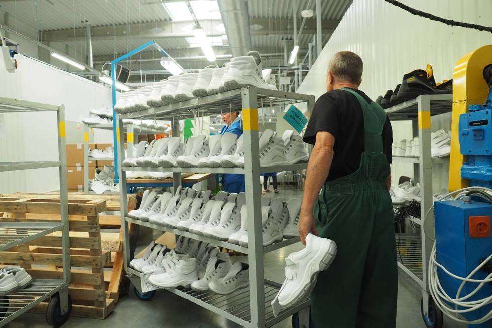  Specjalna Strefa Ekonomiczna: otwarcie fabryki obuwia Protektor SA (zdjęcie 17) - Autor: Maciej Kaczanowski