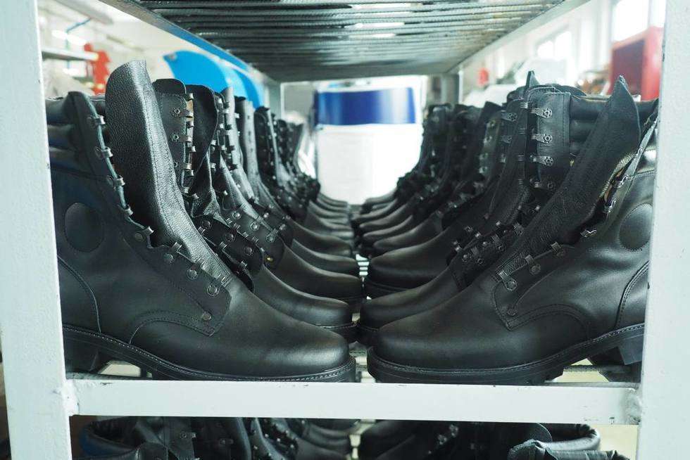  Specjalna Strefa Ekonomiczna: otwarcie fabryki obuwia Protektor SA (zdjęcie 10) - Autor: Maciej Kaczanowski