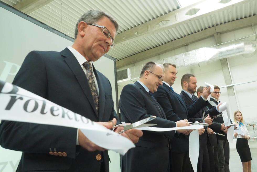  Specjalna Strefa Ekonomiczna: otwarcie fabryki obuwia Protektor SA (zdjęcie 16) - Autor: Maciej Kaczanowski