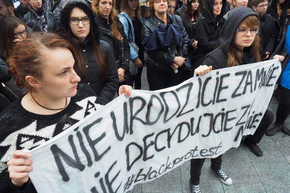  Czarny Protest na pl. Lecha Kaczyńskiego i Łokietka w Lublinie (zdjęcie 2) - Autor: Maciej Kaczanowski