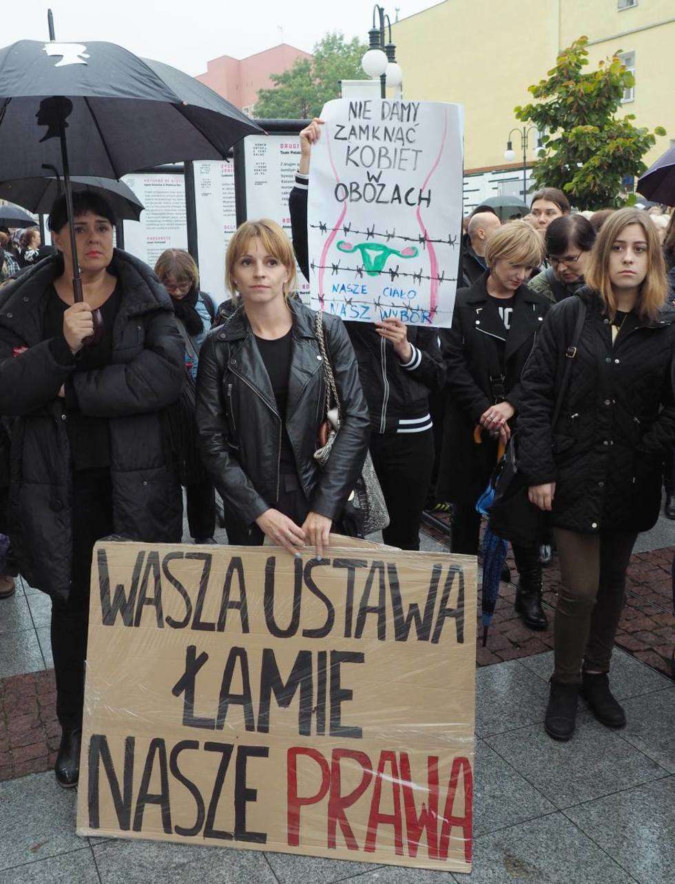  Czarny Protest na pl. Lecha Kaczyńskiego i Łokietka w Lublinie (zdjęcie 21) - Autor: Maciej Kaczanowski