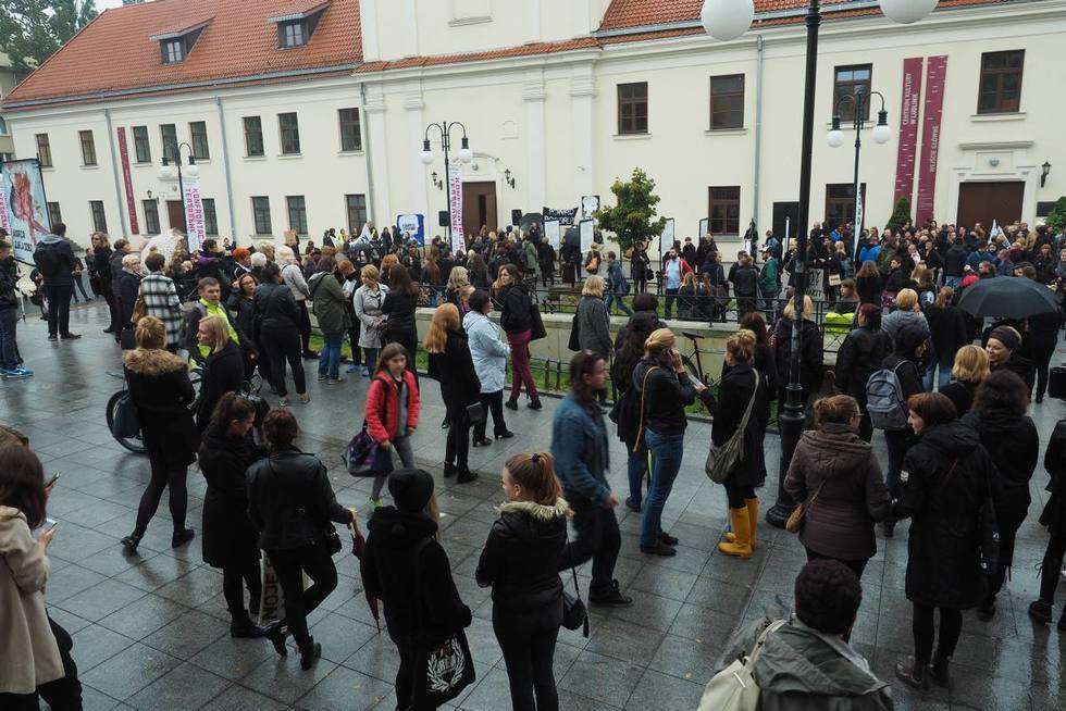  Czarny Protest na pl. Lecha Kaczyńskiego i Łokietka w Lublinie (zdjęcie 41) - Autor: Maciej Kaczanowski