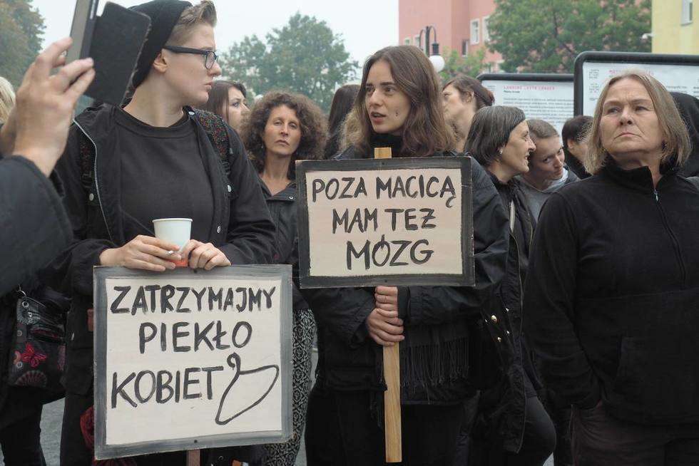  Czarny Protest na pl. Lecha Kaczyńskiego i Łokietka w Lublinie (zdjęcie 20) - Autor: Maciej Kaczanowski