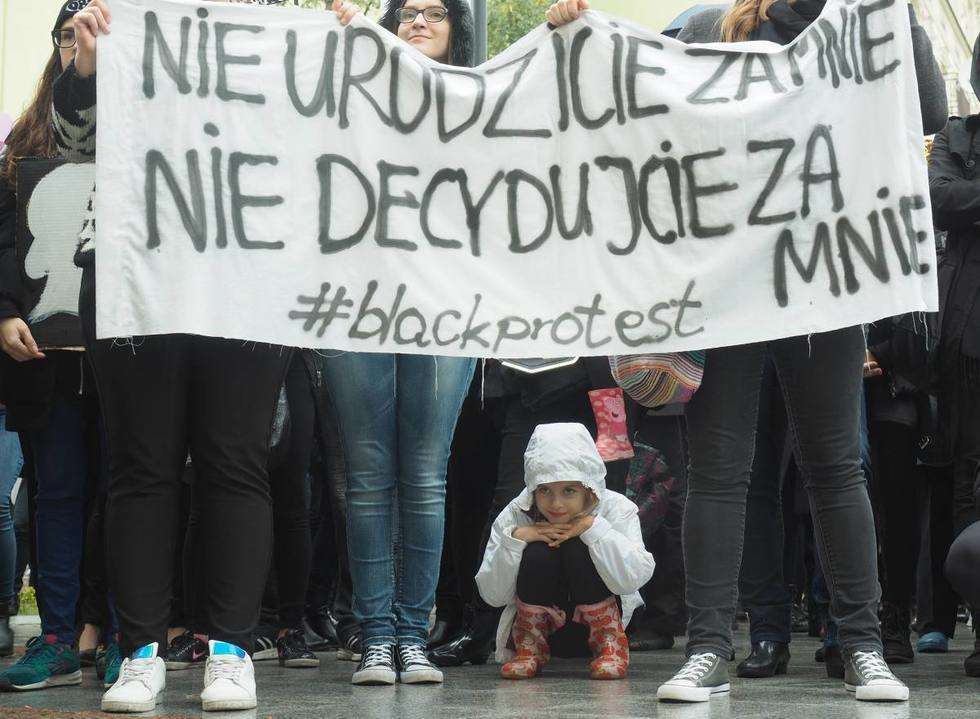  Czarny Protest na pl. Lecha Kaczyńskiego i Łokietka w Lublinie (zdjęcie 34) - Autor: Maciej Kaczanowski
