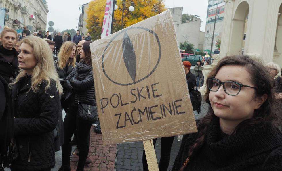  Czarny Protest na pl. Lecha Kaczyńskiego i Łokietka w Lublinie (zdjęcie 22) - Autor: Maciej Kaczanowski