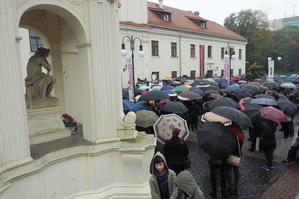  Czarny Protest na pl. Lecha Kaczyńskiego i Łokietka w Lublinie (zdjęcie 30) - Autor: Maciej Kaczanowski