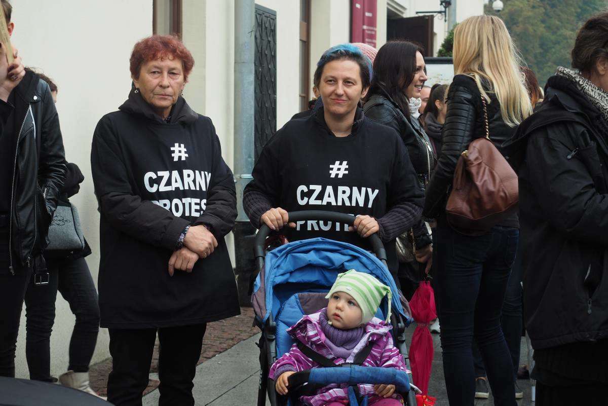 Czarny Protest na pl. Lecha Kaczyńskiego i Łokietka w Lublinie