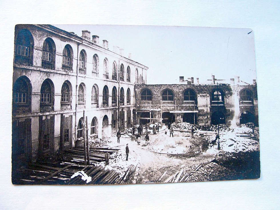  <p>Dokumentacja fotograficzna przedwojennego stanu gmachu KUL i&nbsp;zdjęcia pierwszej siedziby uczelni</p>
