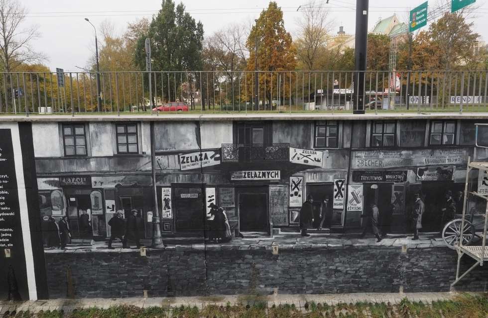  Lublin: Mural z przedwojennych zdjęć powstaje koło Tarasów Zamkowych  (zdjęcie 3) - Autor: Wojciech Nieśpiałowski