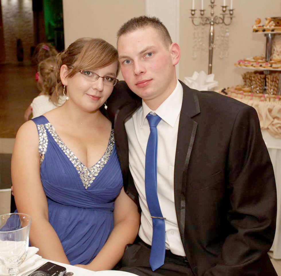  <p>39. Katarzyna Wodzyńska i Sebastian Czajka</p>
<p>Parą są od lutego 2012 r. Od stycznia 2014 r. są narzeczonymi. Ślub planują wziąć 27 maja 2017 r. &nbsp;</p>
<p>SMS o treści SLUB.39 pod nr 7248</p>