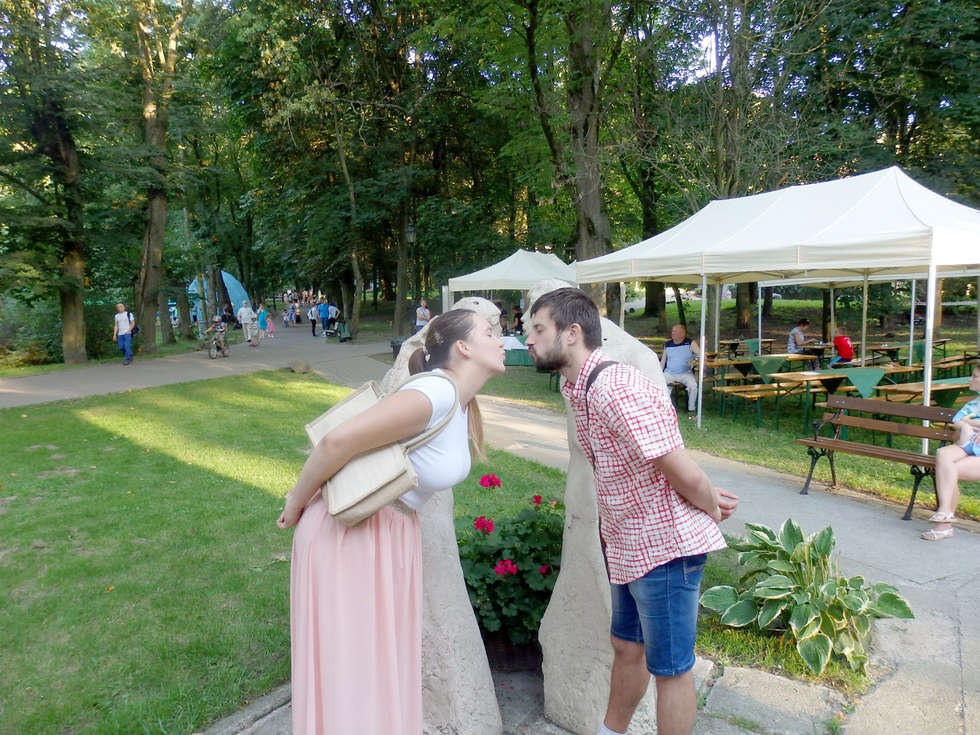  <p>2. Agata Bochenek i Maciej Mazurek</p>
<p>Znają się od 9 miesięcy. Termin ślubu: 14 października 2017 r. Pobrać się planują na Roztoczu. &nbsp;</p>
<p>SMS o treści SLUB.2 pod nr 7248</p>