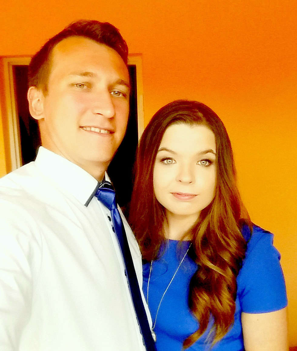  <p>35. Katarzyna Ilczuk i Damian Wyka</p>
<p>Parą są od 2012 r. Katarzyna mieszka w Miączynie, Damian w Hrubieszowie. Ślub planują wziąć 22 kwietnia 2017 r. &nbsp;</p>
<p>SMS o treści SLUB.35 pod nr 7248</p>