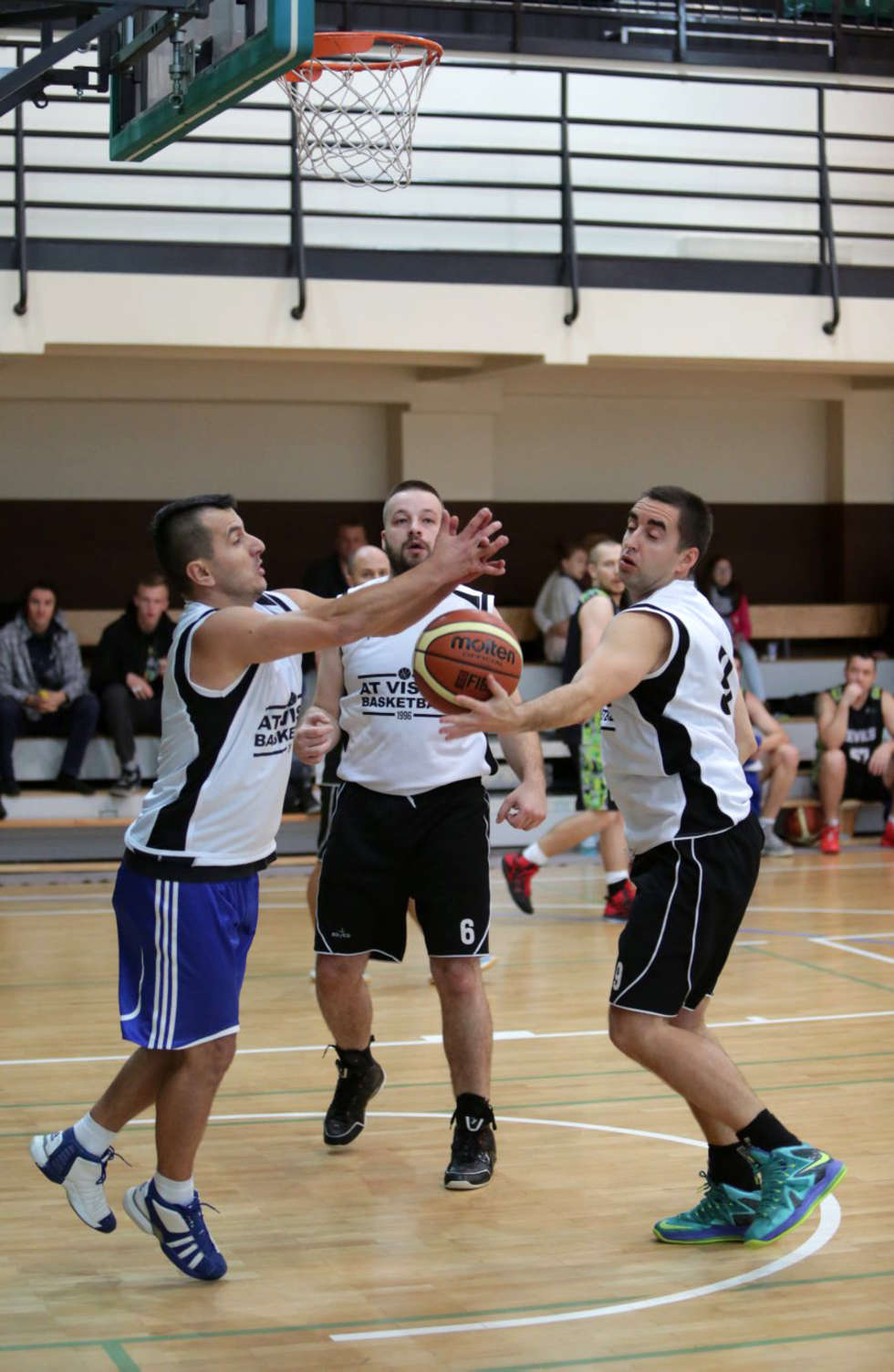  Koszykówka amatorów (zdjęcie 14) - Autor: Wojciech Nieśpiałowski
