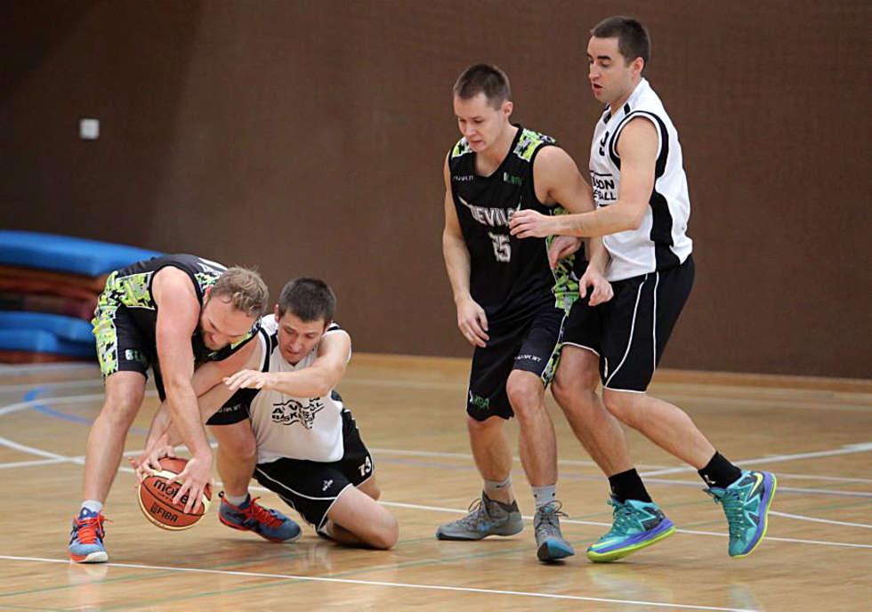  Koszykówka amatorów (zdjęcie 11) - Autor: Wojciech Nieśpiałowski